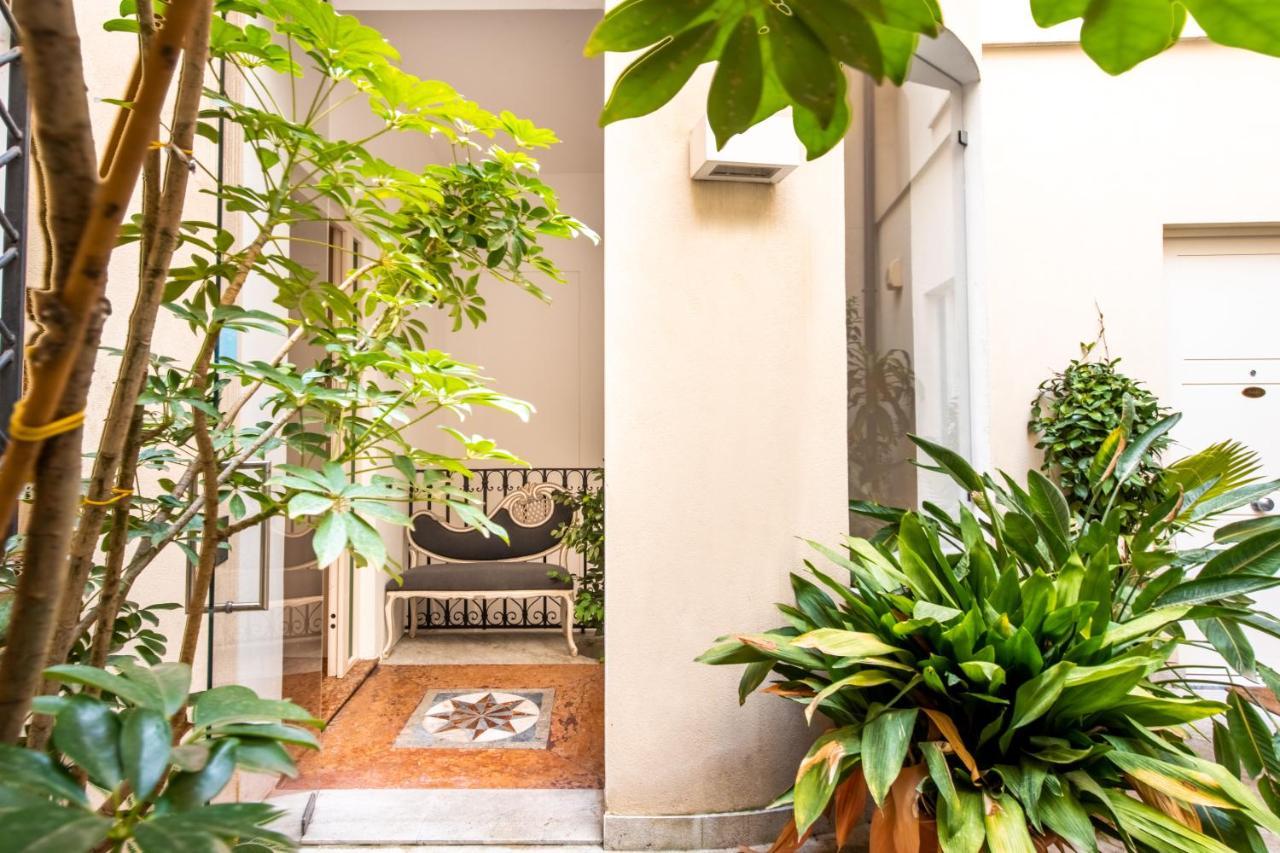 Moncada Suites & Apartments Палермо Екстериор снимка