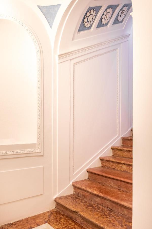 Moncada Suites & Apartments Палермо Екстериор снимка